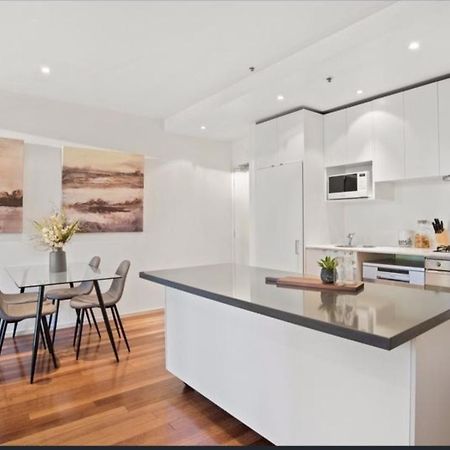 Readyset Apartments At Liberty Мелбърн Екстериор снимка