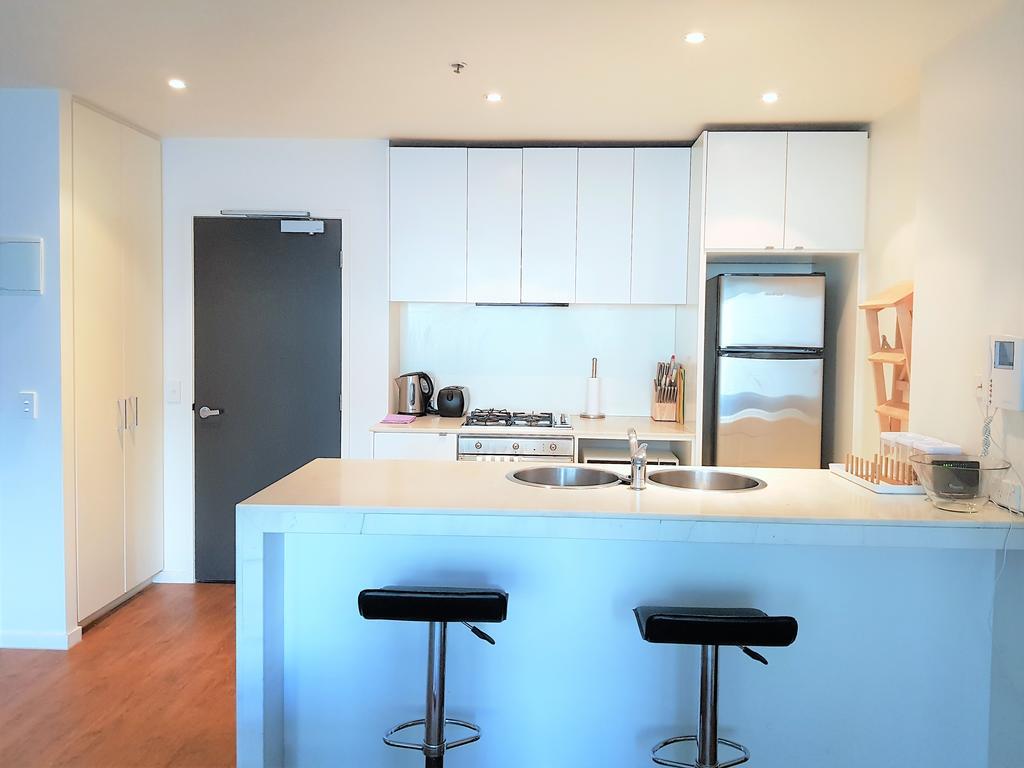 Readyset Apartments At Liberty Мелбърн Екстериор снимка