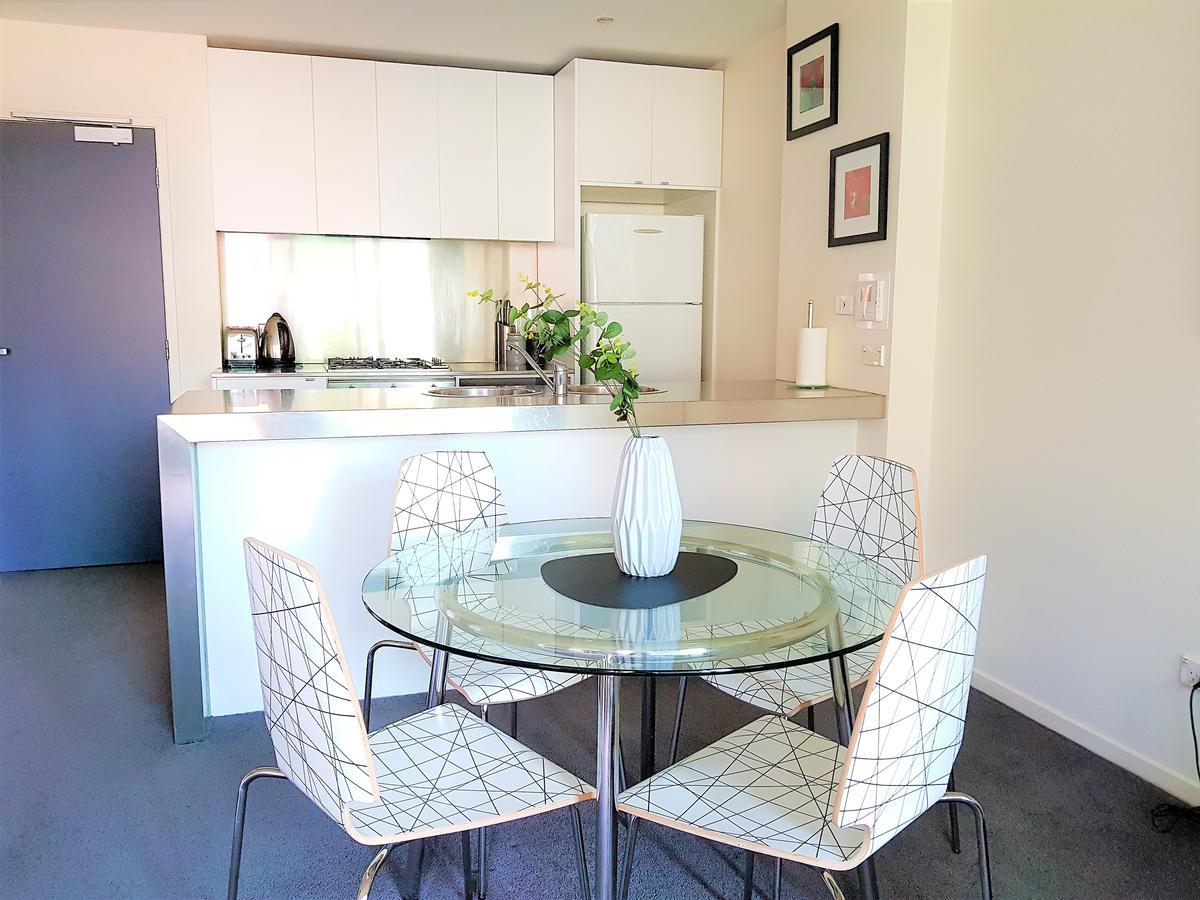 Readyset Apartments At Liberty Мелбърн Екстериор снимка